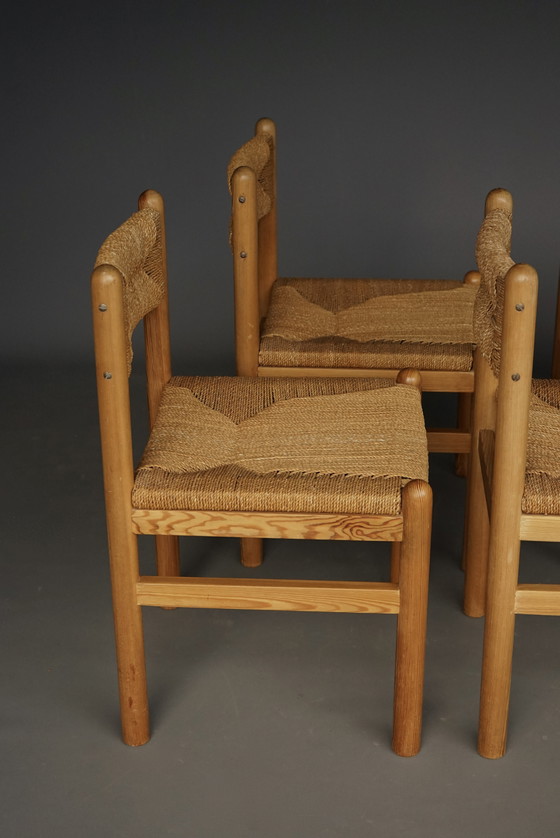 Image 1 of Eetkamerstoelen van grenen en zeegras op de manier van Charlotte Perriand