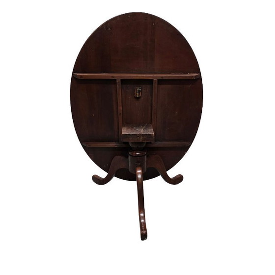 Image 1 of Antique English oval mahogany coffee table, 2nd half of the 19th century