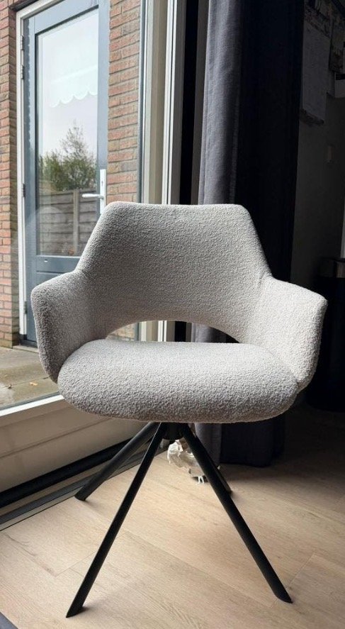 Oyster eetkamerstoel van by fonQ.