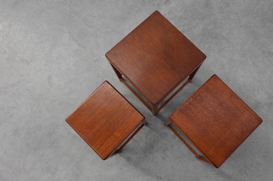 Image 1 of Juego de 3 mesas apilables de madera de roble en estilo Art Decó, Francia ca. 1925