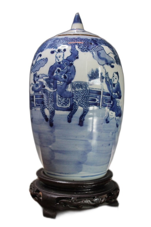 Pot antique chinois bleu et blanc à couvercle représentant Quilin
