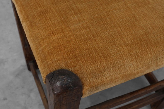 Image 1 of Sedia laterale spagnola in rovere intagliata a mano del XIX secolo con seduta in velluto