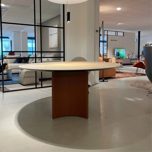 Leolux Conka Ø150 eetkamertafel – eettafels, Ceramic, Leather