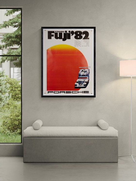 Image 1 of Porsche 6 Stunden Fuji – Poster originale Porsche vintage del 1982 del Gruppe C – Vintage Motorsport – 102x76 cm