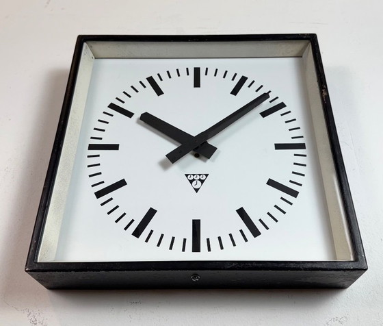 Image 1 of Zwarte industriële vierkante wandklok van Pragotron, jaren 70