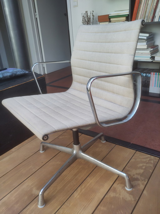 2 X Eames E108 et 1 X Ea118 Herman Miller