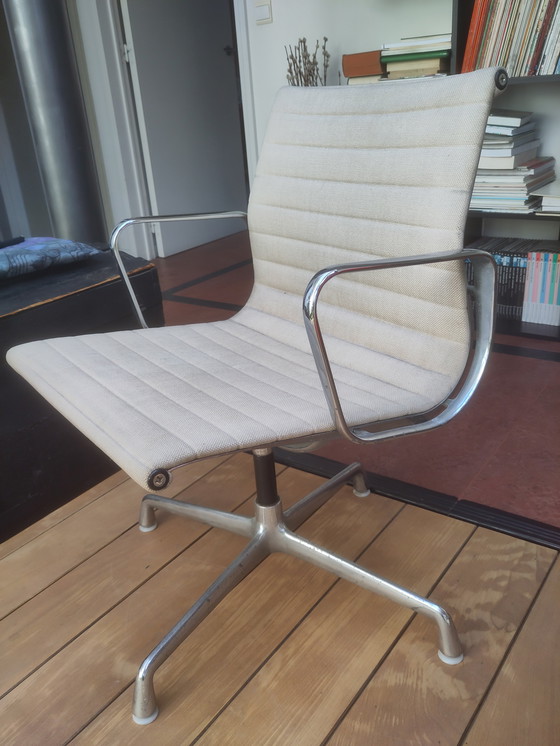 Image 1 of 2 X Eames E108 et 1 X Ea118 Herman Miller