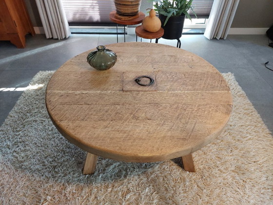 Unique Brutalist Coffee Table in Solid Oak - Wabi-Sabi/ Antique Threshing Wheel (110 cm) – Wood (photo 2 of 9)