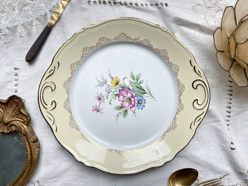 Assiette à gâteau vintage florale blanche jaune or porcelaine L'Amandinoise 38754 France années 50