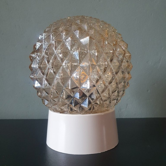 Lampada da soffitto in stile Mid-Century con struttura a pigna/ambra e oro – Plafoniere, Plastic, Glass (photo 4 of 11)