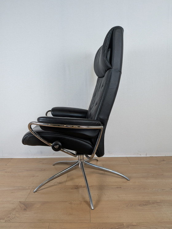 Image 1 of Poltrona reclinabile Stressless Magic | Pelle nera | Design scandinavo