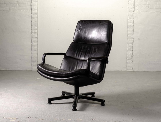 Nederlandse design draaibare loungestoel van zwart leer, F-serie, ontworpen door Geoffrey Harcourt voor (photo 12 of 13)