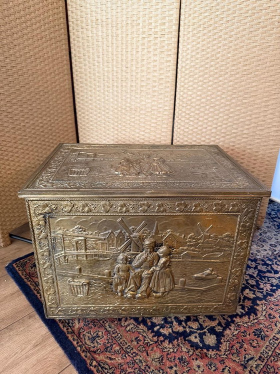 Messing-Aufbewahrungstruhe mit Relief holländischer Szenen, Aufbewahrungsschrank, Holz, Gold, Vintage (Foto 8 von 13)