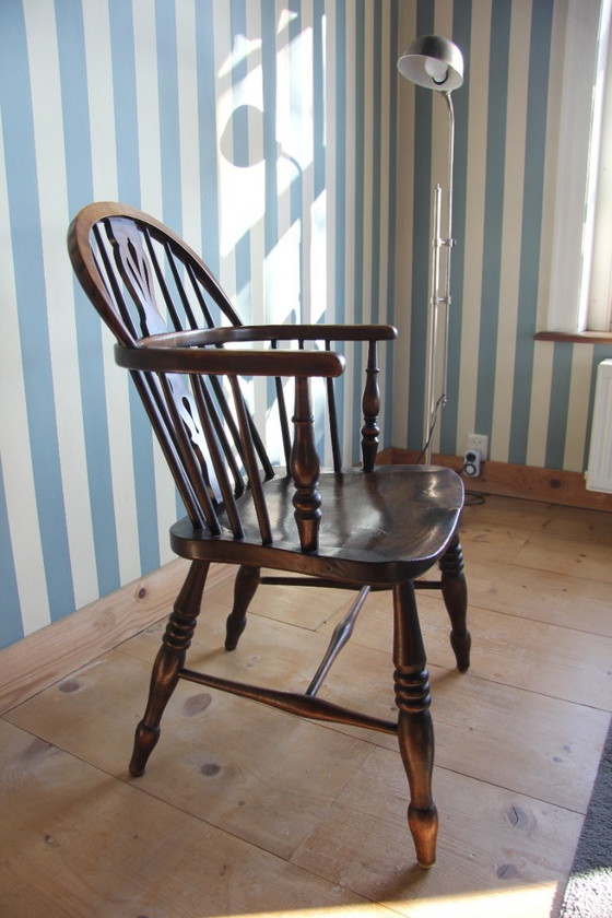 Image 1 of Silla Windsor antigua inglesa con respaldo bajo