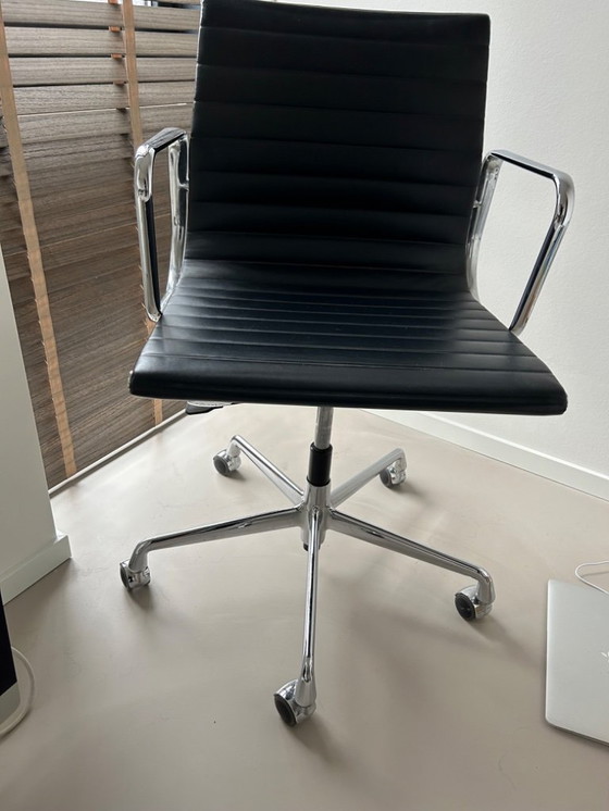 Image 1 of Magnifique exemplaire de chaise de bureau Vitra Charles Eames en parfait état.