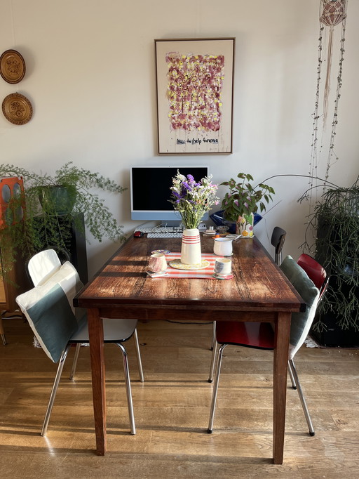 Grande table à manger en bois