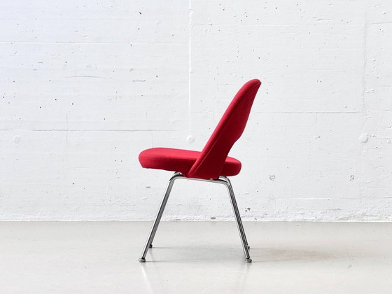 Image 1 of Eero Saarinen für Knoll International – Executive Chair mit rotem Stoffbezug, vertrieben durch Wohnbedarf Roche Basel, 1960er Ja