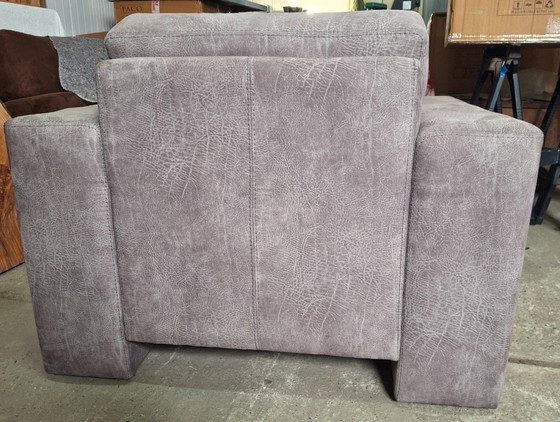Image 1 of Luxurious armchair / 1-seater sofa in brushed leather, new