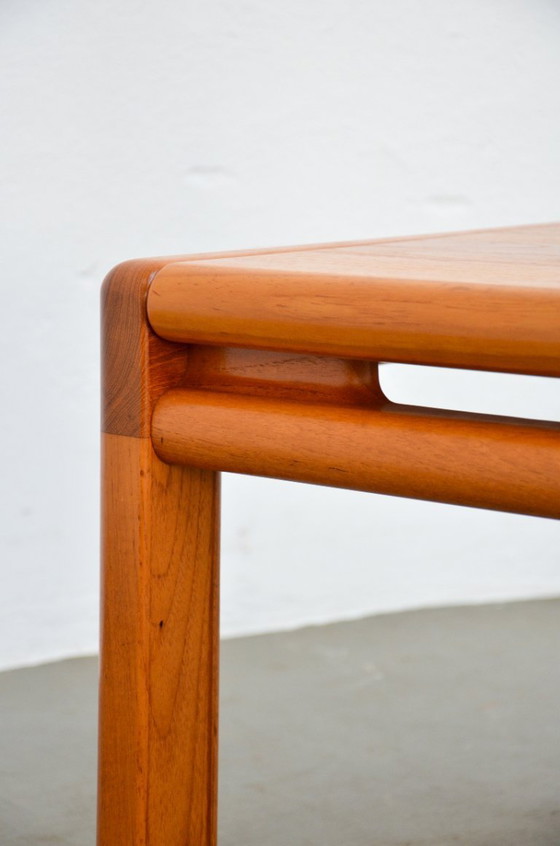 Image 1 of Massieve vintage teakhouten salontafel, bijzettafel in mid-century design, jaren 70