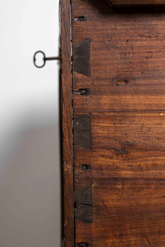 Image 1 of Cassapanca in legno con coperchio, fine XVIII secolo.