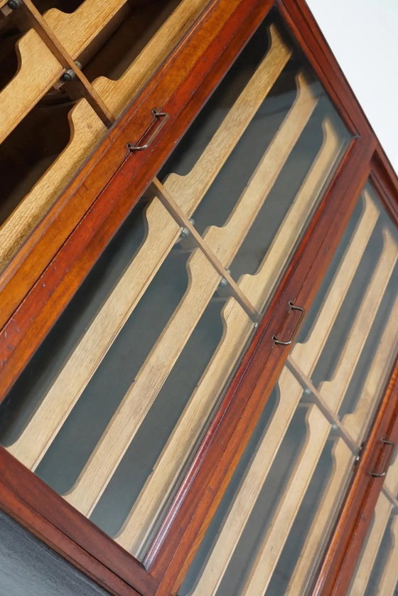 Image 1 of Armario de mercería inglés con puertas de cristal, circa 1920/1930