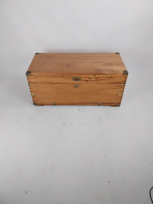 1 kamferhouten campaign chest / kist c.a. 1870. 