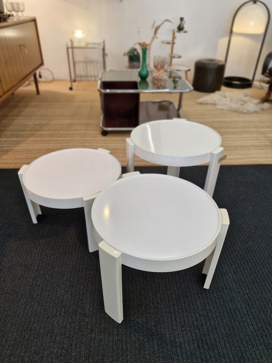 Image 1 of Tables d'appoint design vintage Italie 70S blanc trois pièces