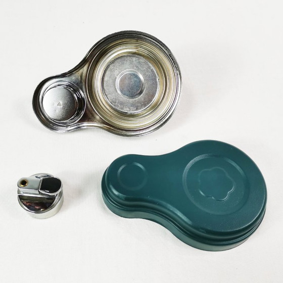 Zigarettenset im Bauhaus-Stil, Deutschland, 1960er Jahre. – Tischdekoration, Metall, Kunststoff (photo 7 of 9)