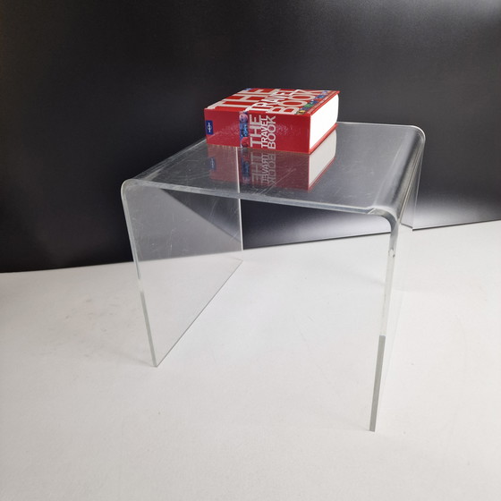 Image 1 of Vintage Plexiglas Side Table - Translucent Curved Acrylic Glass Table - Perspex, Transparent - Mid - Century, Space Age Table