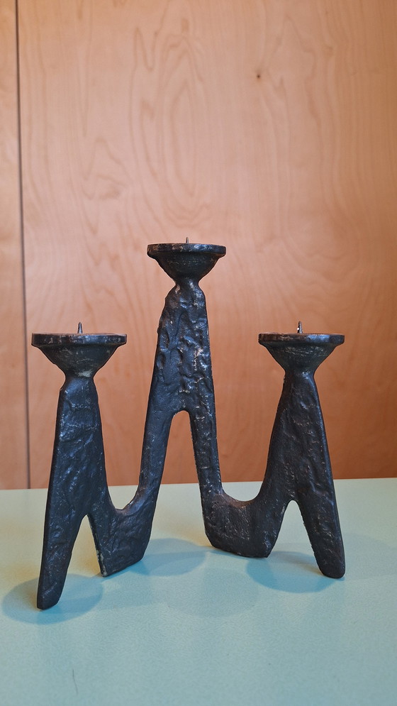 Image 1 of Vintage brutalistische kroonluchter van gietijzer uit het midden van de vorige eeuw, gemaakt in gietijzeren stijl.