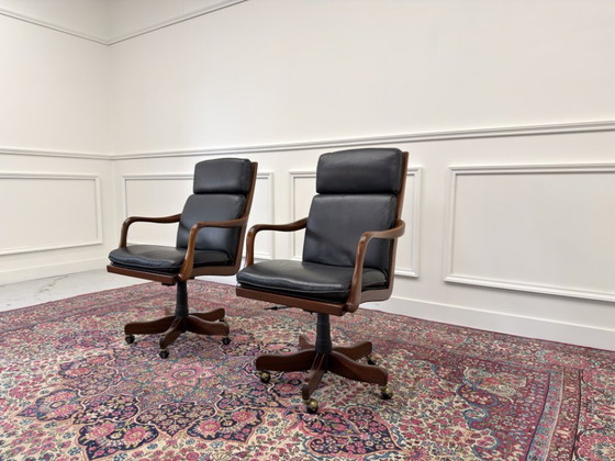 Set Klassische englische Chesterfield Bürostühle – Leather, Wood (photo 3 of 11)