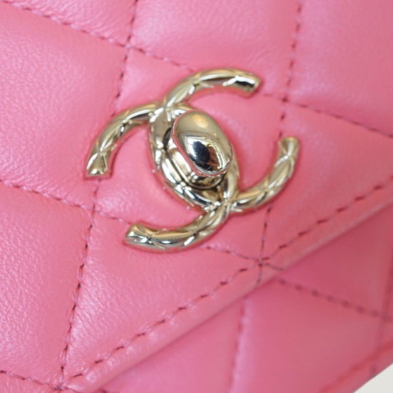 Image 1 of CHANEL GELDBÖRSE AN DER KETTE – TREND
