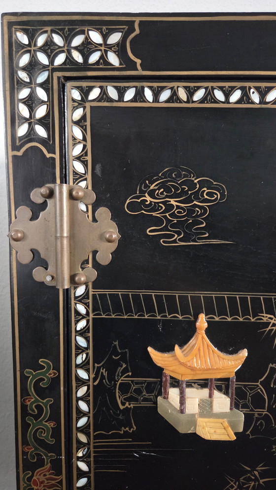 Image 1 of Armoire/commode chinoise ancienne