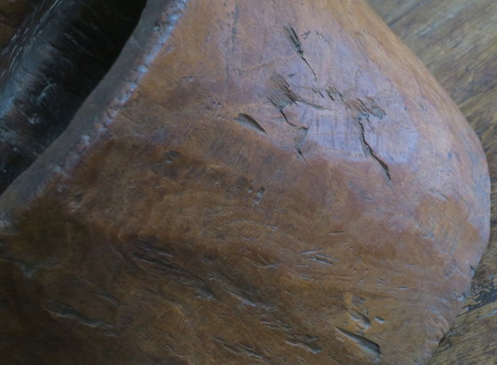 Image 1 of Table basse ancienne à mortier sculptée à la main avec plateau circulaire en verre