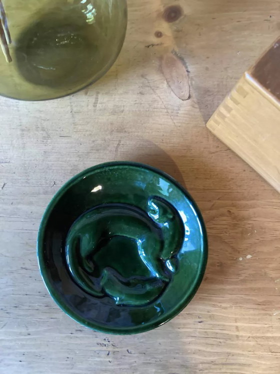 Image 1 of Schmuckschale oder Aschenbecher mit Otter- und Fischmotiv aus emailliertem Gusseisen, Finnland, 1960er Jahre