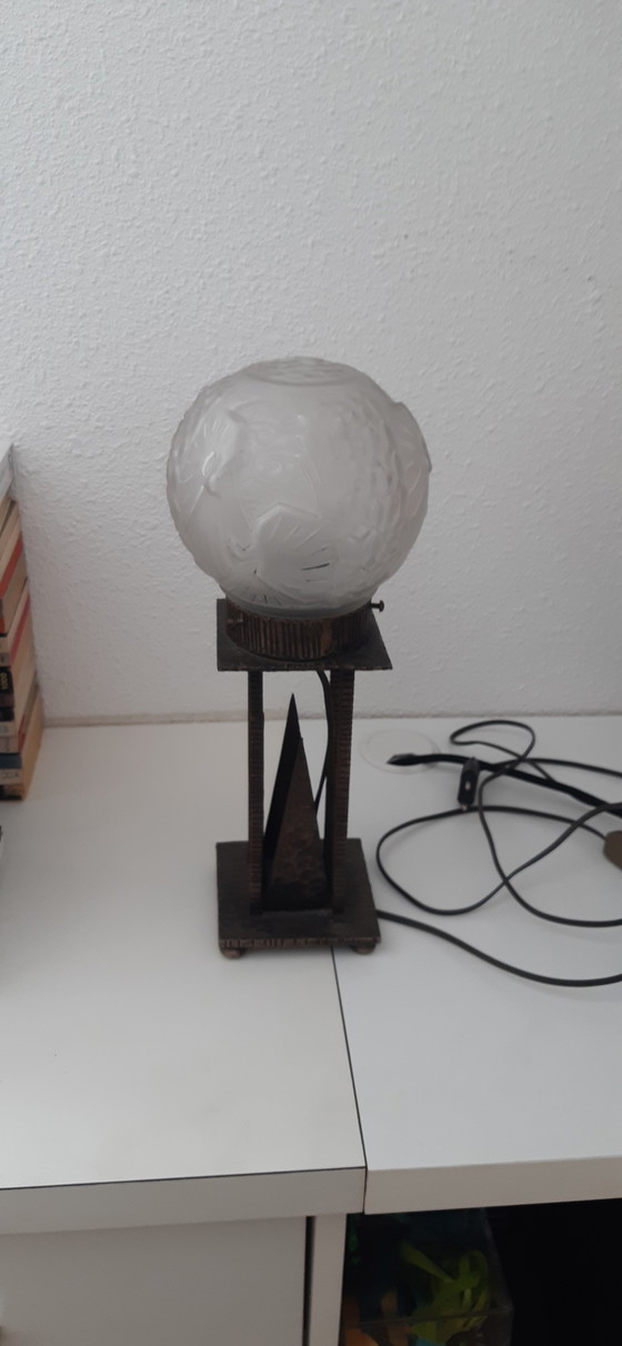 Image 1 of Lampada Art Déco. Altezza 35 cm. Firmata sul paralume.