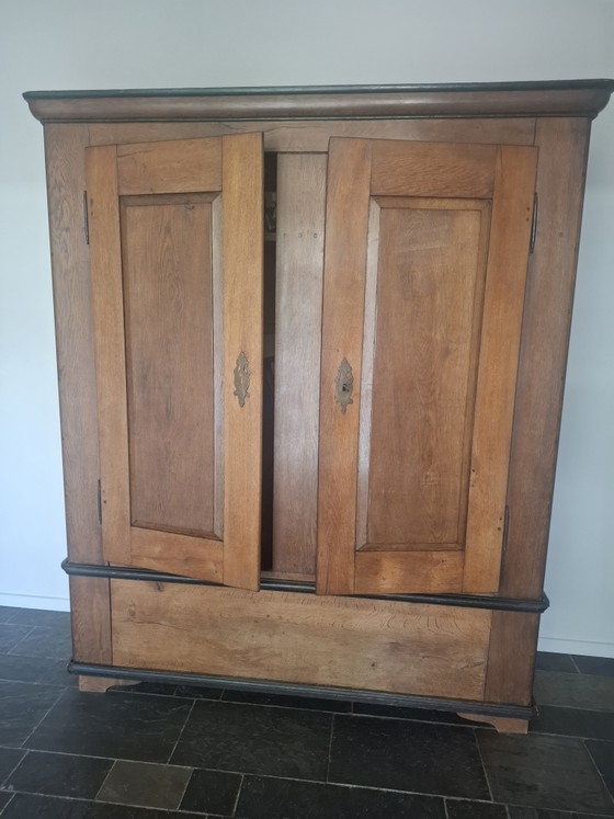 Image 1 of Antieke eiken tuigkast