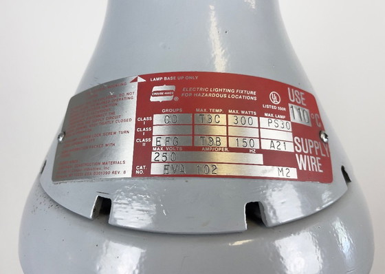 Image 1 of Lámpara industrial gris a prueba de explosiones de Crouse-Hinds, década de 1970