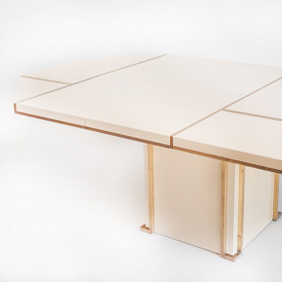 Image 1 of Mesa de comedor extensible, Jean-Claude Mahey, madera lacada y latón dorado, 70’s – Francia