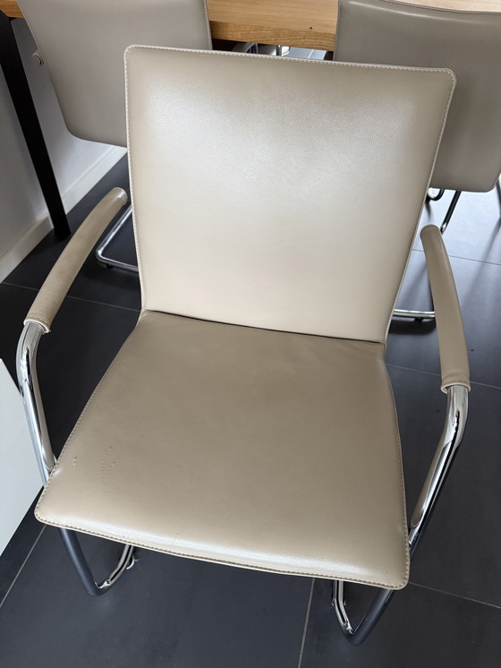 Image 1 of Leolux eetkamerstoelen (6x), model Freyr, kleur Taupe; Wapiti