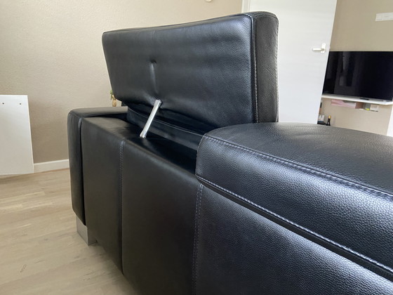 Image 1 of Canapé en cuir noir avec assise à réglage électrique