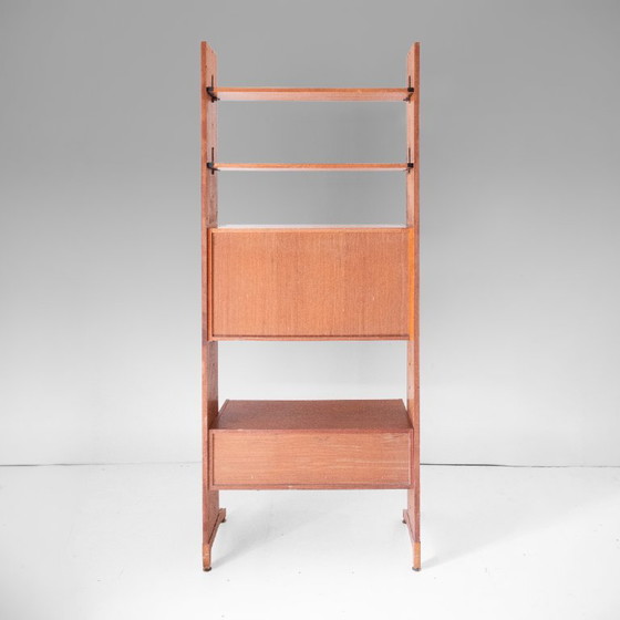 1x Vintage Italian Freestanding Teak Bookcase / Wall Unit in the Style of Dassi – Brass, Wood (photo 4 of 16)