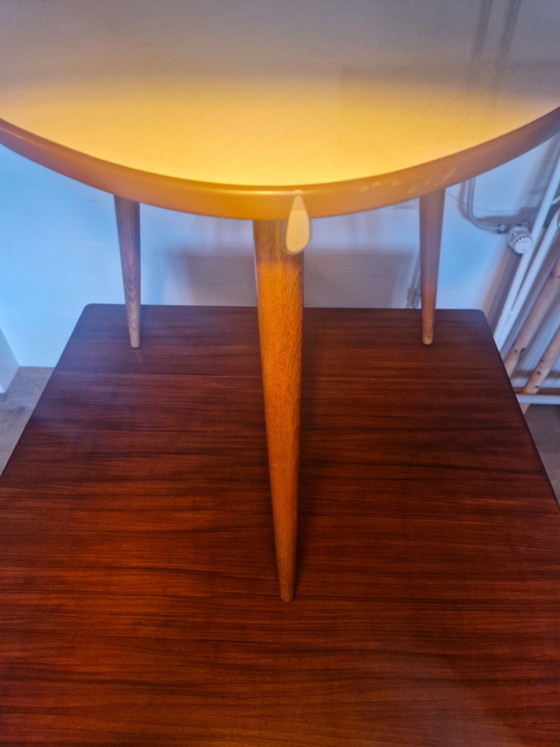 Table basse ou d'appoint trépied style années 50. – Opal Kleinmöbel, Tables basses, Wood, Other (photo 5 of 9)