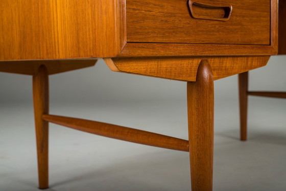 Image 1 of Mid-Century Modern Dänischer Teakholz-Schreibtisch, 1960er Jahre
