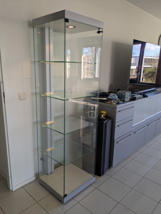 Glass Display Case Linea 50 by SDB Display Case Construction