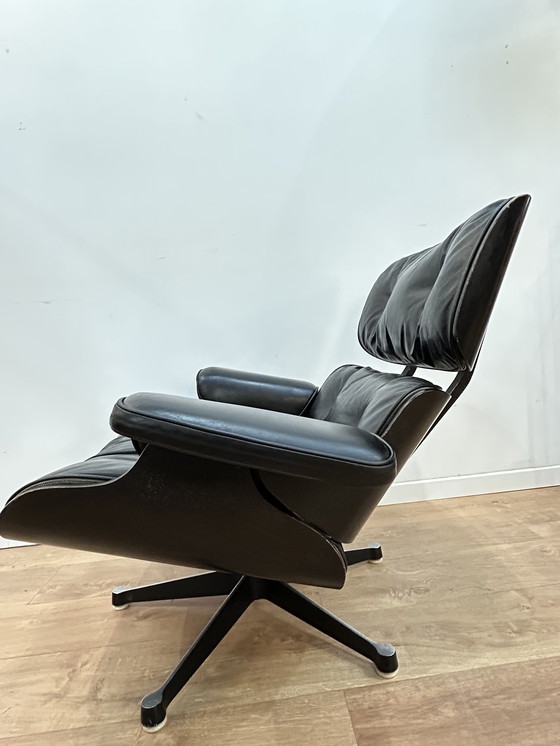 Image 1 of Een paar Eames loungestoelen