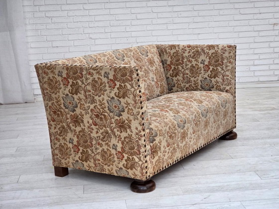Image 1 of Dänisches 2-Sitzer-Sofa aus den 1950er Jahren, beiger/brauner Möbelstoff, Eichenholz.
