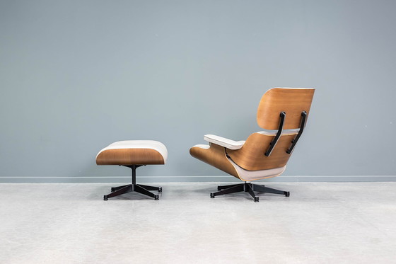 Image 1 of Sillón Eames + otomana