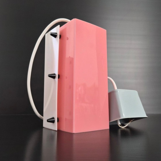 Image 1 of SET VAN 3 VINTAGE ROZE & WITTE PLEXIGLAS HANGERS UIT DE JAREN 50, ROCKABILLY-STIJL