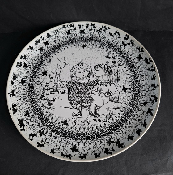 Image 1 of Bjørn Wiinblad voor Rosenthal groot wandbord uit de serie "Four Seasons" model Winter. Gelimiteerde oplage 1979-1980.